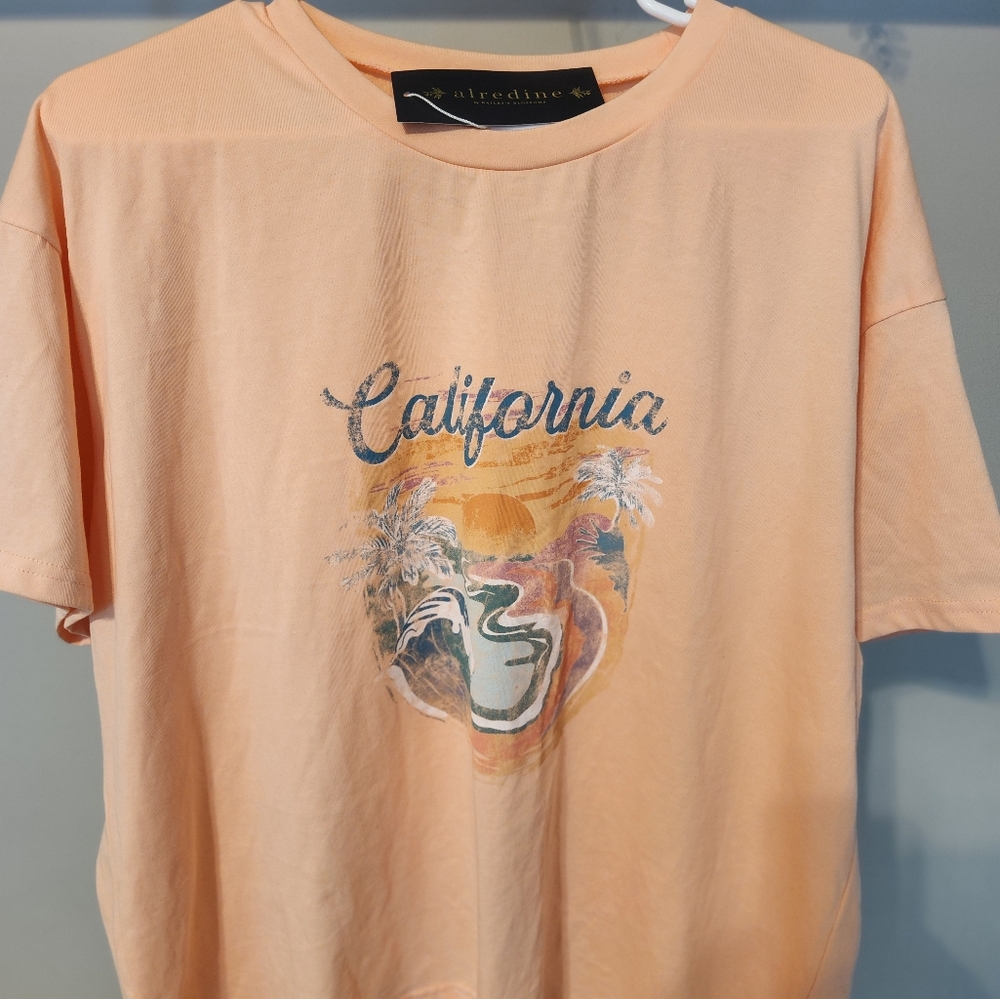 NWT Peach Graphic T-Shirt with California Print